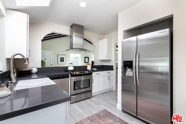 2722 Granville Avenue, Los Angeles CA: https://media.crmls.org/mediaz/d1212c6b-6cac-4958-8e4e-b4e5aa34c4ce.jpg