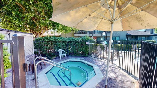 Detail Gallery Image 11 of 22 For 8340 via Sonoma #F,  La Jolla,  CA 92037 - 1 Beds | 1 Baths