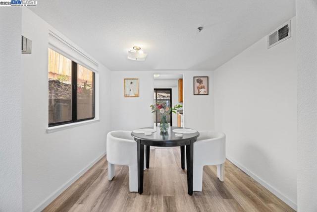 21000 Ocean View Dr, Hayward CA: https://media.crmls.org/mediaz/d12153f6-1303-431a-b6b8-f3556662c57d.jpg