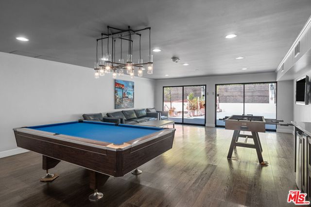 1230 Horn Avenue, West Hollywood CA: https://media.crmls.org/mediaz/d1217009-e2c3-468e-bb40-ed8c4f8ebe6f.jpg