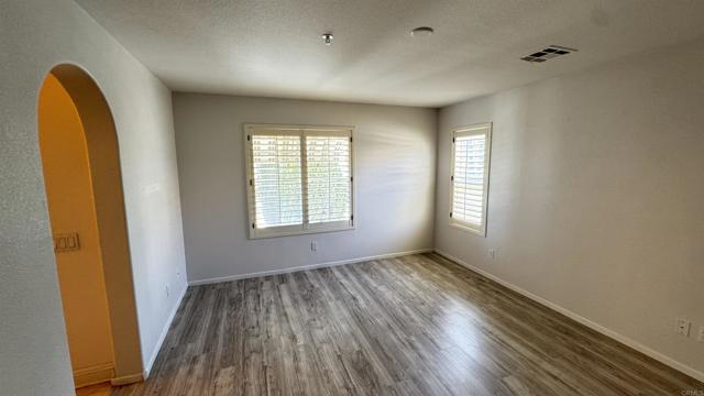 1561 Caminito Zaragosa, Chula Vista CA: https://media.crmls.org/mediaz/d121787e-696c-4d8b-9cf7-2098aded59cc.jpg