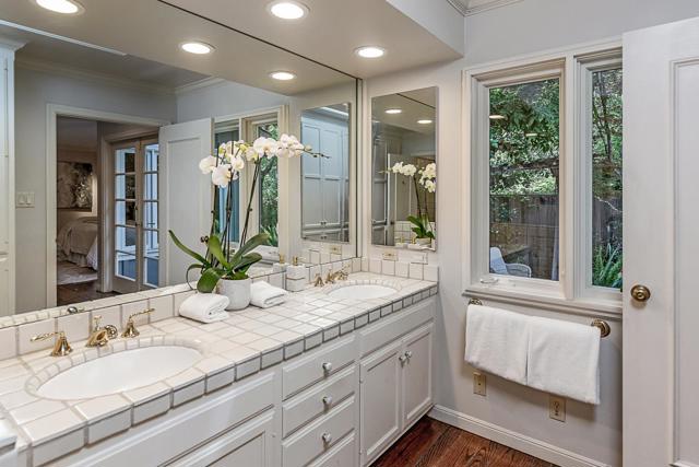 3 Wyndham Drive, Portola Valley CA: https://media.crmls.org/mediaz/d1219768-5666-4b14-9f4e-4c9df3bf40e5.jpg