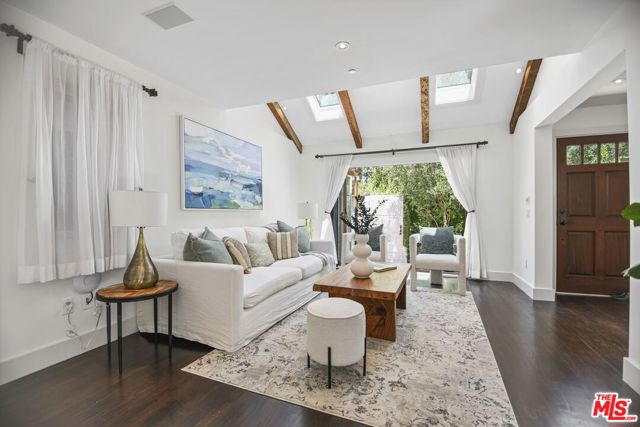 1210 Cabrillo Avenue, Venice CA: https://media.crmls.org/mediaz/d121cd8b-05fb-44d5-96f5-529b08a4081d.jpg