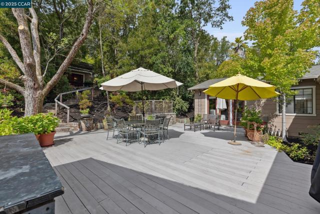 3081 Walnut Blvd, Walnut Creek CA: https://media.crmls.org/mediaz/d122b581-5e95-4328-a2d0-7a146ff36bfd.jpg
