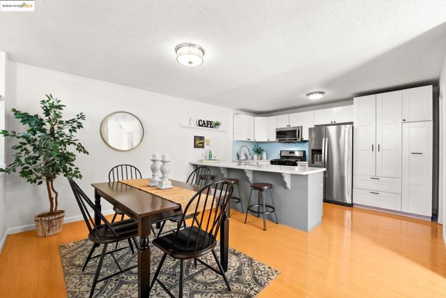 300 Locust Dr, Vallejo CA: https://media.crmls.org/mediaz/d122e5d7-387d-4542-a8c5-be9e16920c88.jpg
