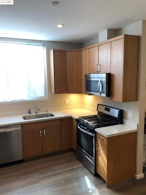 562 29th St, Oakland CA: https://media.crmls.org/mediaz/d1237c95-630f-447d-be41-0685ee57755f.jpg