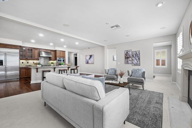 7818 Kennard Ln, San Ramon CA: https://media.crmls.org/mediaz/d123939b-346b-46a0-a58f-423ca2c1bf85.jpg