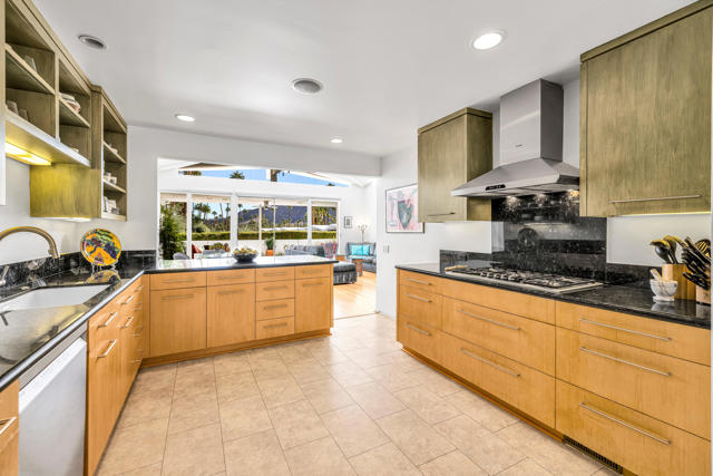 2400 S Palm Canyon Drive, Palm Springs CA: https://media.crmls.org/mediaz/d124a1e6-5f76-41c1-9cec-5bb46ca97d43.jpg