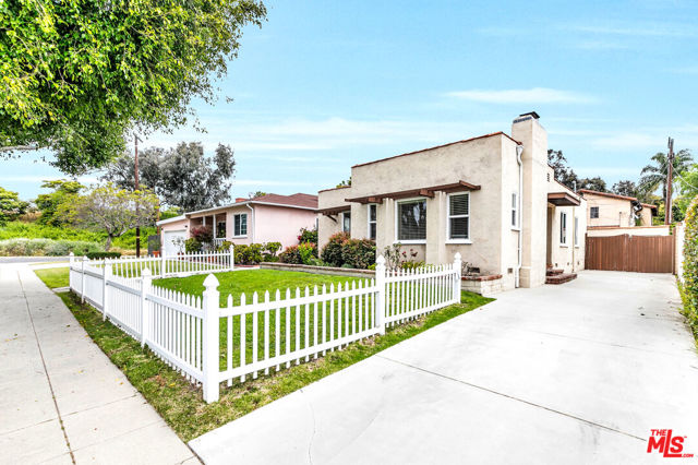 2524 Federal Avenue, Los Angeles, California 90064, 3 Bedrooms Bedrooms, ,2 BathroomsBathrooms,Single Family Residence,For Sale,Federal,24394179