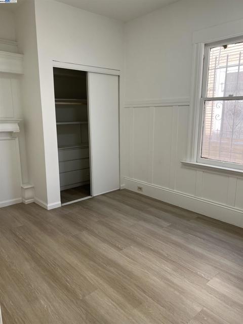 905 Alice St, Oakland CA: https://media.crmls.org/mediaz/d1254ce8-7223-4384-a70b-a4daa1aef657.jpg