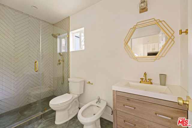 11855 Tiara Street, Valley Village CA: https://media.crmls.org/mediaz/d125c653-4f95-4e0a-9f1b-64057eec32d0.jpg