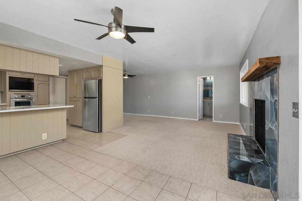https://media.crmls.org/mediaz/d1263a31-45d7-48bb-be2f-1010142ff2d5.jpg?preset=X-Large