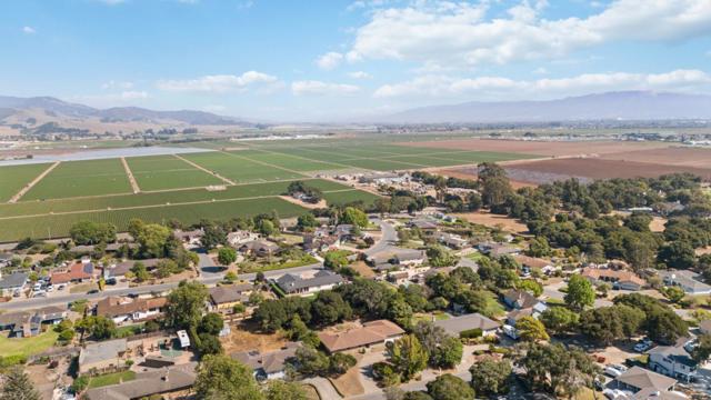 11745 Tam Oshanter Drive, Salinas CA: https://media.crmls.org/mediaz/d126d756-be23-4a87-ba79-00b2f850387f.jpg