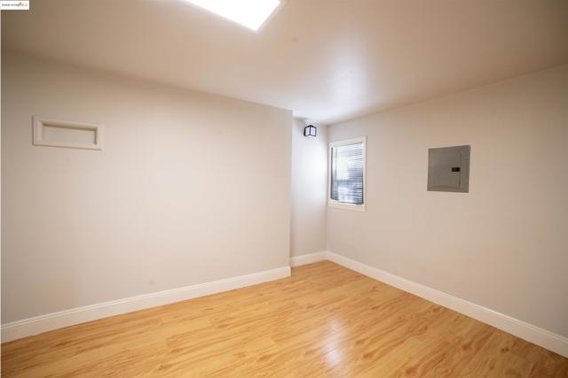 3517 Allendale Ave, Oakland CA: https://media.crmls.org/mediaz/d1277006-e8c6-437a-84ab-4cf75fbc8102.jpg