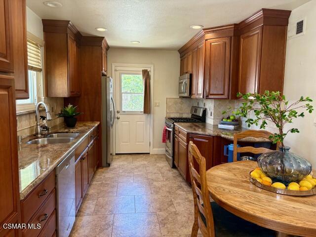 1878 Moore Street, Simi Valley CA: https://media.crmls.org/mediaz/d127b222-fba8-4cb8-b1e4-82d600aeb55a.jpg