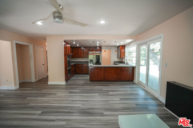 19616 Pine Valley Avenue, Porter Ranch CA: https://media.crmls.org/mediaz/d1294399-67d5-4299-bded-d3d445e526bd.jpg