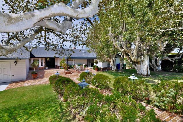 8294 Prestwick Dr, La Jolla CA: https://media.crmls.org/mediaz/d1296ade-3bde-4d09-b8f3-10a145d999c5.jpg