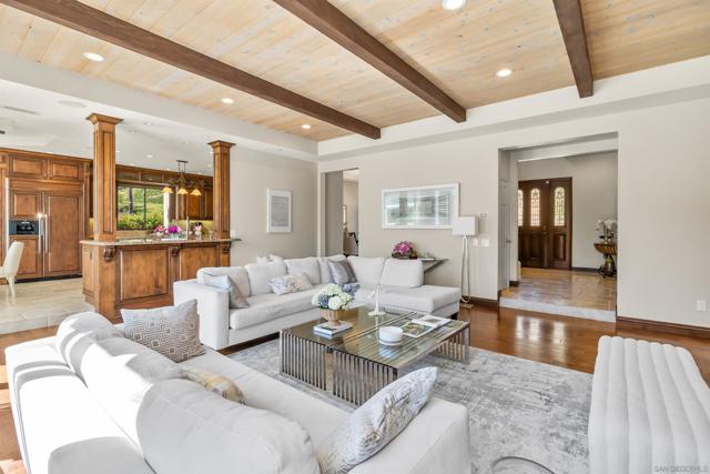 17941 Vista Lomas Dr, Poway CA: https://media.crmls.org/mediaz/d1297258-3eba-42cb-aae5-e5d8d4c7a5a7.jpg