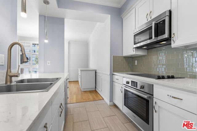 4477 Wilshire Boulevard, Los Angeles CA: https://media.crmls.org/mediaz/d129dacb-3a16-447b-89ce-0de94082af15.jpg
