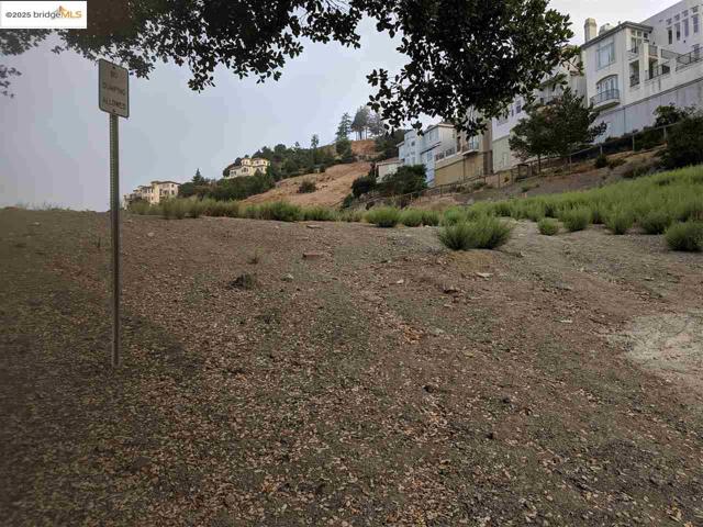 0 Redwood Rd, Oakland CA: https://media.crmls.org/mediaz/d12a304a-ddbb-4151-b2bb-817ce1291358.jpg