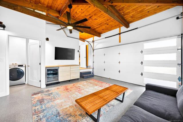 660 Cabrillo Ave, Coronado CA: https://media.crmls.org/mediaz/d12a45af-1057-4197-947b-bf5bf67696e1.jpg