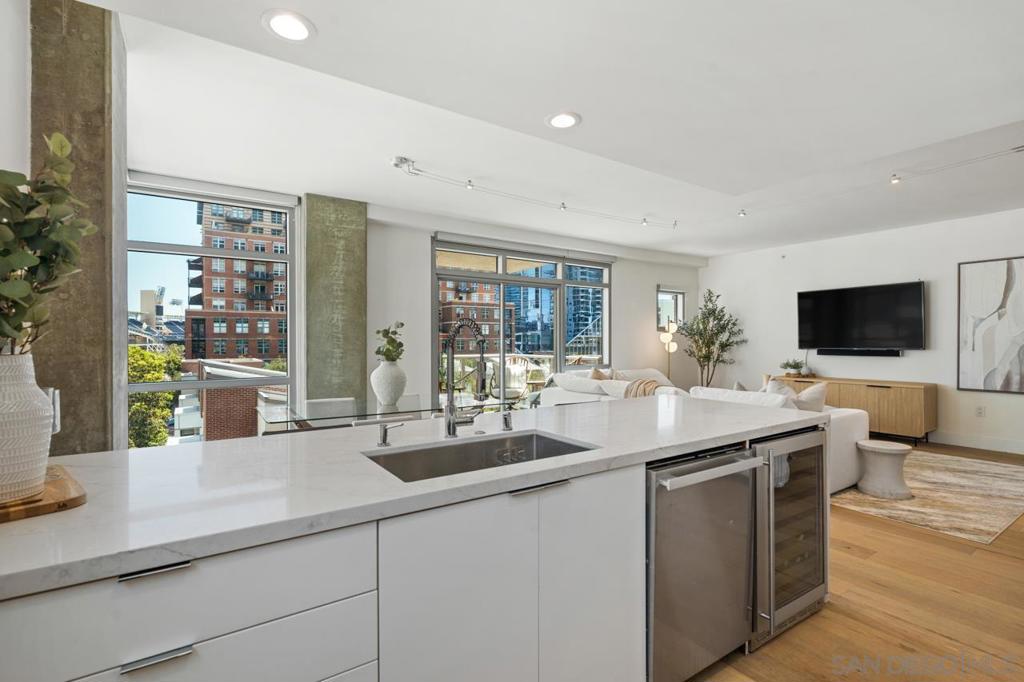 800 The Mark Ln - photo 3