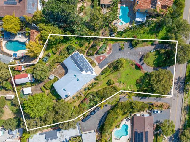 1628 Lone Oak Rd, Vista CA: https://media.crmls.org/mediaz/d12afab1-5e33-49b6-9121-6460f44d6bd0.jpg