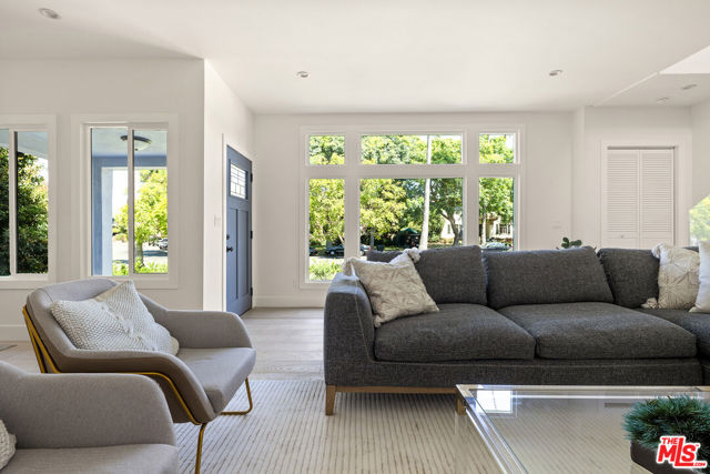 4308 Victoria Park Drive, Los Angeles CA: https://media.crmls.org/mediaz/d12b0772-0e24-4084-8688-a30df7b0afaf.jpg