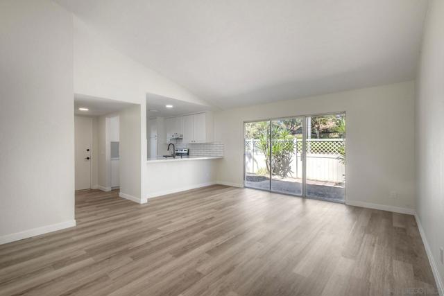 242 Eveningside Gln, Escondido CA: https://media.crmls.org/mediaz/d12b6583-e0fb-42fe-870f-92875c2ee814.jpg
