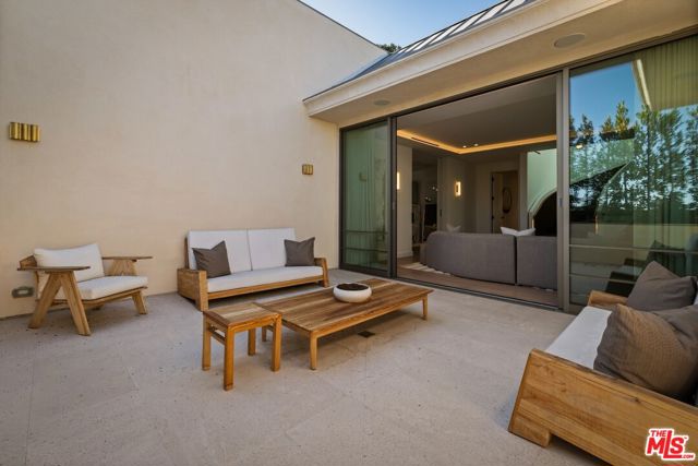 6 Bed Home for Sale in Los Angeles, California