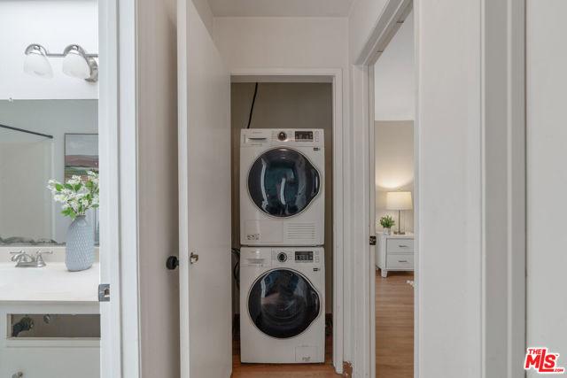 4900 Overland Avenue, Culver City CA: https://media.crmls.org/mediaz/d12c472b-b37d-45e7-9ea0-c789a60d673c.jpg