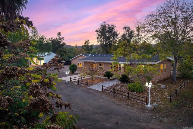 10546 VALLE VISTA RD, Lakeside CA: https://media.crmls.org/mediaz/d12c8980-c0f1-4d94-9734-983c2fd0c186.jpg