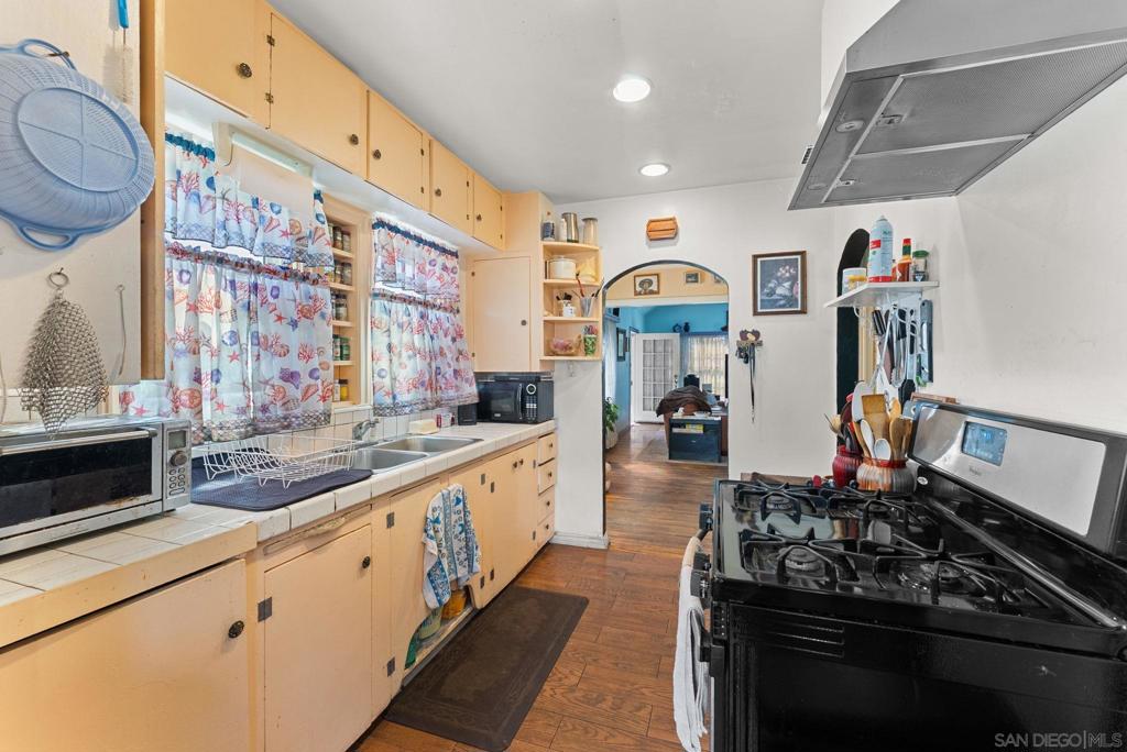 2327 Etiwanda Street - photo 8