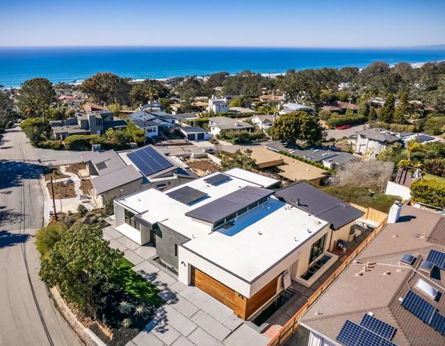 722 Amphitheatre Dr, Del Mar CA: https://media.crmls.org/mediaz/d12d4c59-0530-4551-bbe4-0e62193cde88.jpg