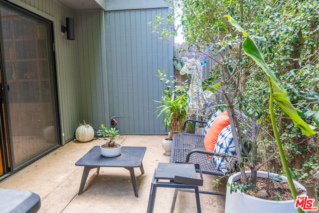 880 Hilldale Avenue, West Hollywood CA: https://media.crmls.org/mediaz/d12d4cb2-5bb3-4347-b4aa-bc834f632d05.jpg