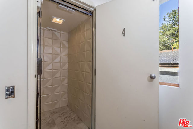 8783 Lookout Mountain Avenue, Los Angeles CA: https://media.crmls.org/mediaz/d12d95e1-81a7-4a5c-ab1c-953eb539c633.jpg