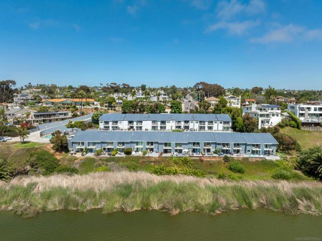 2399 Jefferson St, Carlsbad CA: https://media.crmls.org/mediaz/d12de22c-4ffe-43a3-8b25-2b2f2c58020e.jpg