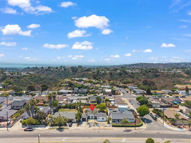 4316 Clairemont Dr, San Diego CA: https://media.crmls.org/mediaz/d12e5e0d-b374-4d4c-bf2b-510f6a822b55.jpg