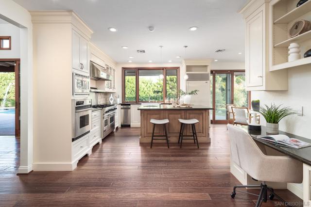 17112 Via De La Valle, Rancho Santa Fe CA: https://media.crmls.org/mediaz/d12efaa7-2701-4902-b5ba-7a48307d36e7.jpg