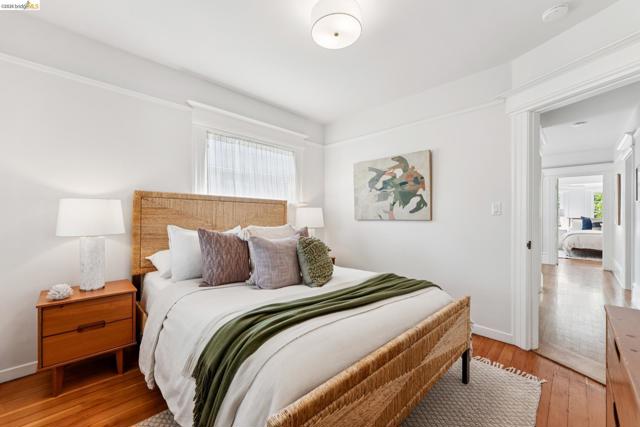 Image 42 of 60 For 2035 Francisco St