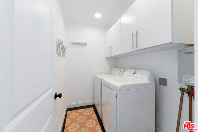 11856 Beach Club Way, Malibu CA: https://media.crmls.org/mediaz/d12fea59-8f18-42a1-a541-d2fd51acbe02.jpg
