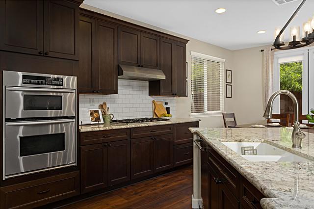 1104 Parkview Dr, Oceanside CA: https://media.crmls.org/mediaz/d1300730-d2f1-4069-bcb3-94c51df645d3.jpg