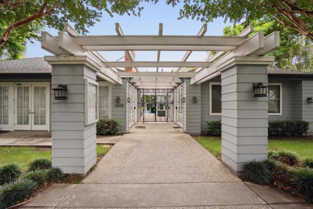 1612 Parkview Green Circle, San Jose CA: https://media.crmls.org/mediaz/d1310c26-cfc0-44c7-995e-413cc4407e87.jpg