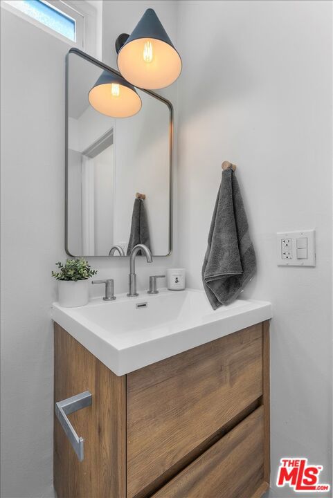 1311 Manhattan Beach Boulevard, Manhattan Beach, California 90266, 2 Bedrooms Bedrooms, ,2 BathroomsBathrooms,Residential,For Sale,Manhattan Beach,25544727