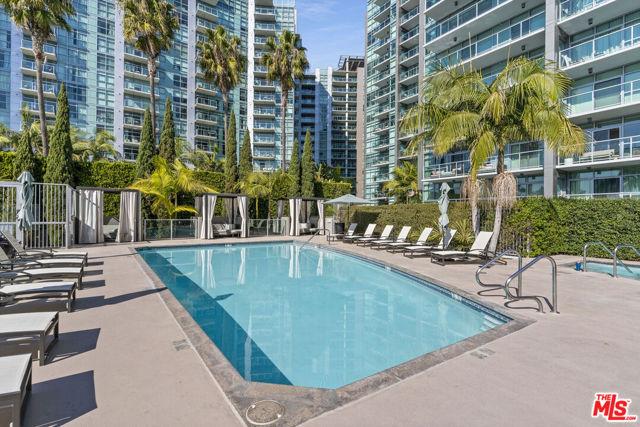 13650 MARINA POINTE Drive, Marina del Rey CA: https://media.crmls.org/mediaz/d1317acd-40bf-4a7e-811e-bf8f49283926.jpg