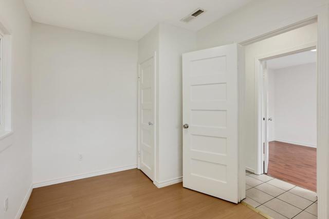 213 7th Street, Oakland CA: https://media.crmls.org/mediaz/d1321c6e-8943-4017-b2f9-7d825c41022b.jpg