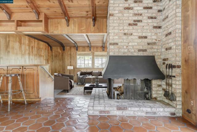 6180 HILLSIDE DRIVE, El Sobrante CA: https://media.crmls.org/mediaz/d1322d04-b052-4821-9fe8-af9caf763819.jpg