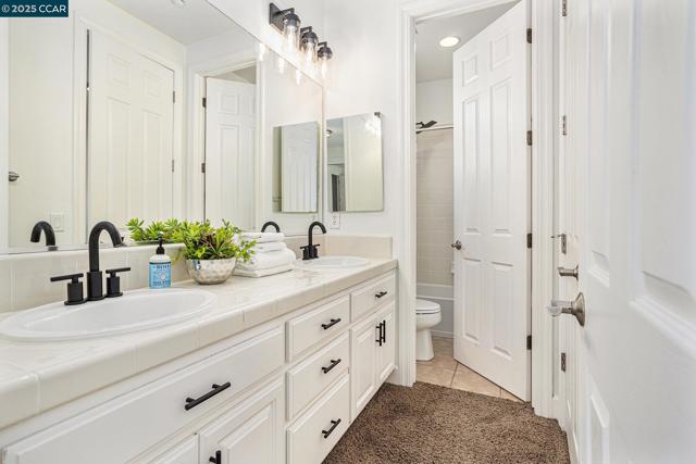 Image 31 of 50 For 203 Seacliff Way