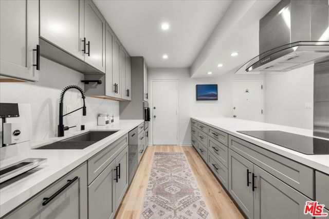 1045 North Kings Road, 204 photo 6
