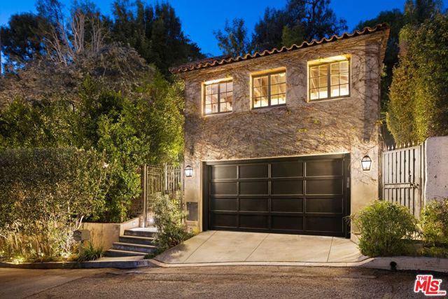 3300 N Knoll Drive, Los Angeles CA: https://media.crmls.org/mediaz/d132b78a-8855-4d8d-a059-2a56b6e8703e.jpg